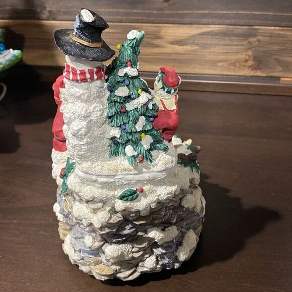 House of Lloyd Christmas Around the World Santa Washing His Feet with Elves - Picture 9 of 15